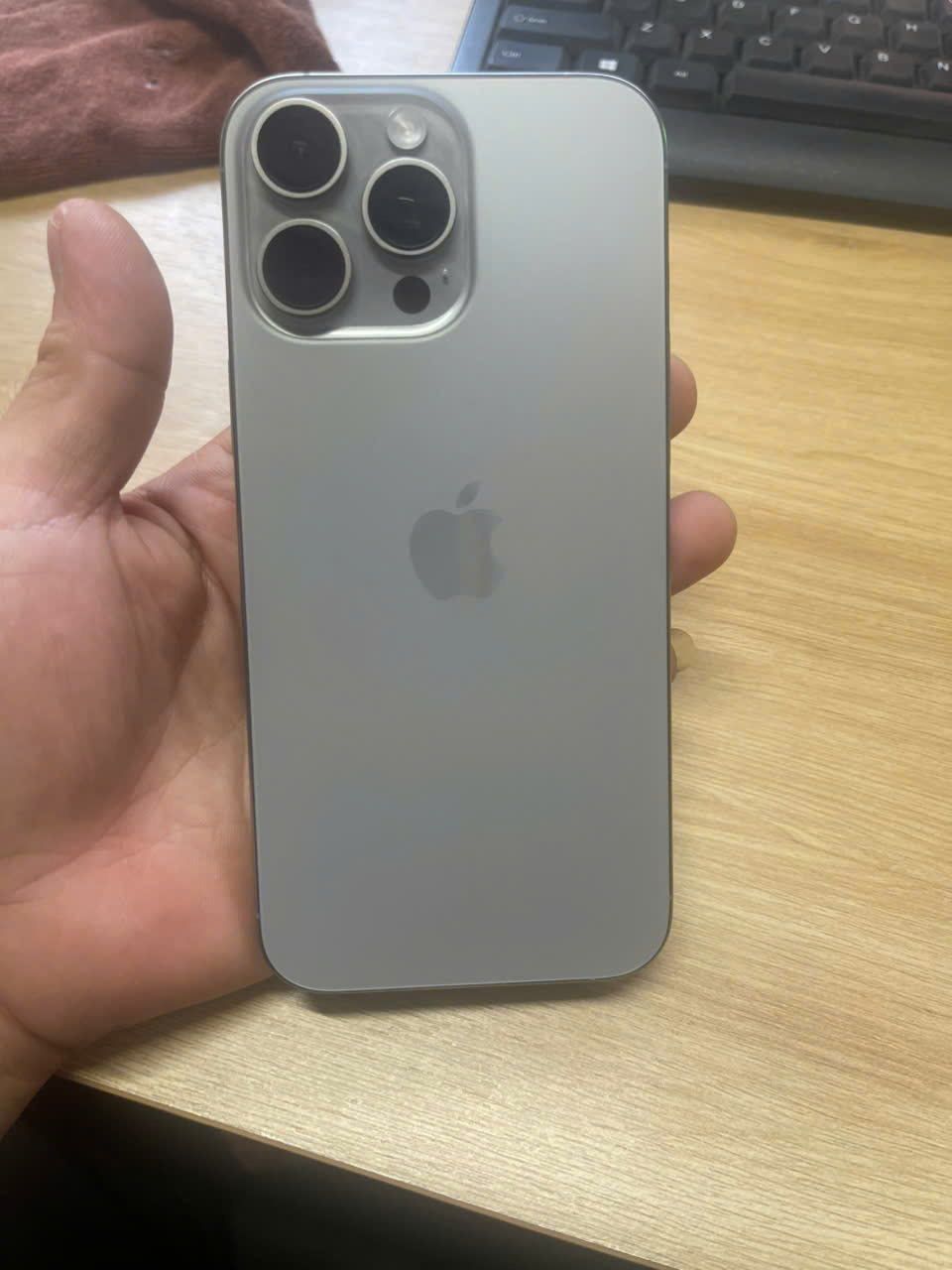 Cầm Đồ Điện Thoại IP16 PRM