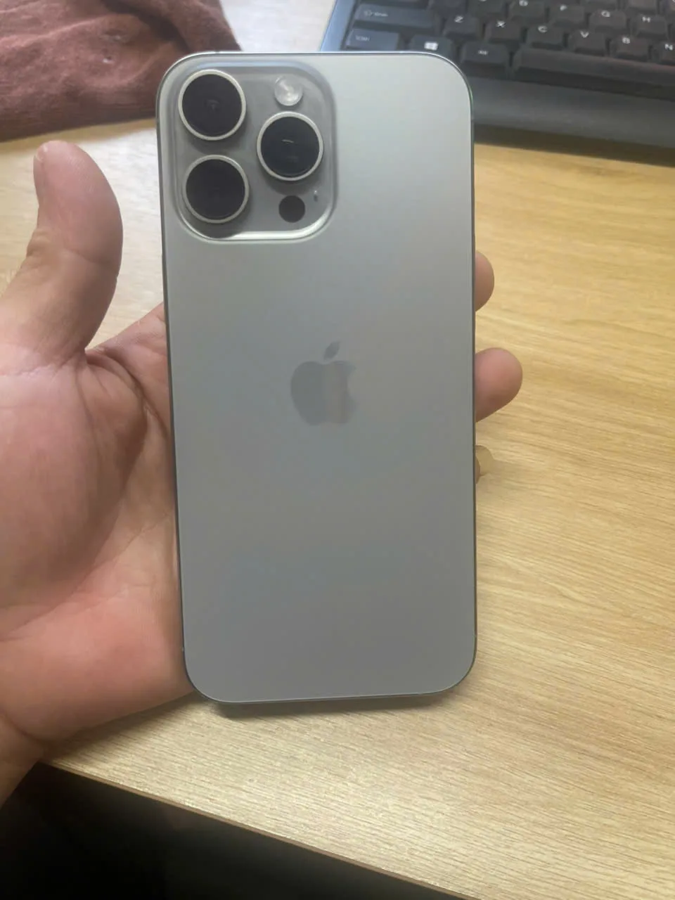 Cầm Đồ Điện Thoại IP16 PRM